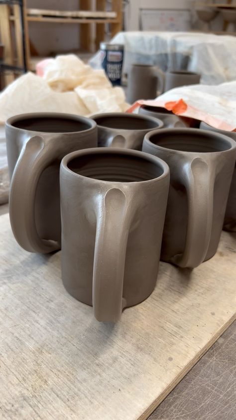 J A R S O F D U S T’s Instagram profile post: “#potteryhack Try pulling your handles directly off of a mug for a more consistent handle shape. Prepping lots of mugs for The Vault,…” Clay Mugs With Cool Handles, Mug Handle Ideas Design, Handles Ceramic Mugs, Mug Handles Pottery How To, Ceramics Handles Ideas, Pottery Mug Handles Unique, Cup Handles Pottery, Making Mug Handles Pottery, Pulled Handles Pottery