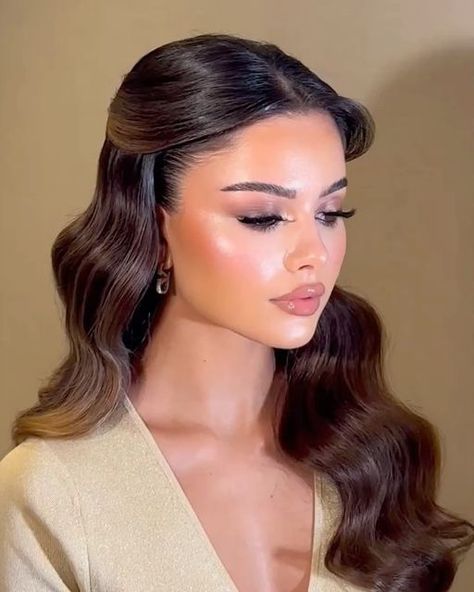 Sleek Hollywood Hair, Wedding Guest Hairstyles Hollywood Waves, Trend Hair Styles 2024, Voluminous Hair Styles Wedding, Wedding Hairstyles Half Up Half Down Old Hollywood, Hairstyles 2024 Trends, Prom Hairstyles For Medium Length Hair, Long Hairstyles For Wedding, Bridesmaid Old Hollywood Hair