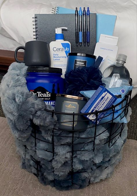 Gift Basket Boyfriend Birthday, Boyfriends Gift Baskets, Good Birthday Presents For Boyfriends, Mens Basket Gift, Boy Valentines Gift Baskets, Birthday Gifts For Boyfriend Blue, Basket For Boyfriend Anniversary, Bday Basket For Him, Couples Self Care Aesthetic