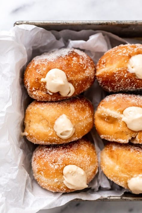 Classic Pastries, Bakery Food Ideas, Custard Pastry, Diplomat Cream, Filled Pastries, Bavarian Food, Cloudy Kitchen, Cream Filled Donuts, Donut Filling