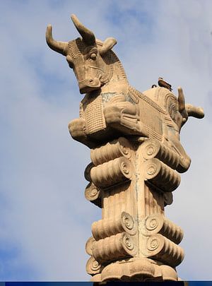 This is an example of a column from the Persian Empire era (559 B.C. - 1600 A.D.). It features addorsed (back-to-back) animals upon the top of the column, which was typical of the time period. Columns similar to this one featured in the photo were usually made of stone, but it was not uncommon for columns in residential homes is be made from wood, covered in plaster, and painted to resemble stone. Most of the carved relief figures were painted also. Persian Column, Achaemenid Architecture, Architecture Antique, Shiraz Iran, Iran Culture, Iran Pictures, Iranian Architecture, Persian Architecture, Ancient Persia