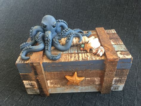 Clay Box Ideas Ceramics, Pirate Box, Clay Box, Dragon Artwork Fantasy, Dragon Artwork, Polymer Clay Creations, Treasure Boxes, Polymer Clay Crafts, Air Dry Clay