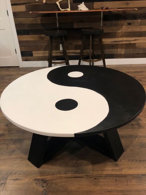 Art Pinterest, Craft Stalls, Table Art, Diy Home Furniture, Black Table, Ying Yang, Art Table, Dream House Decor, Aesthetic Room Decor