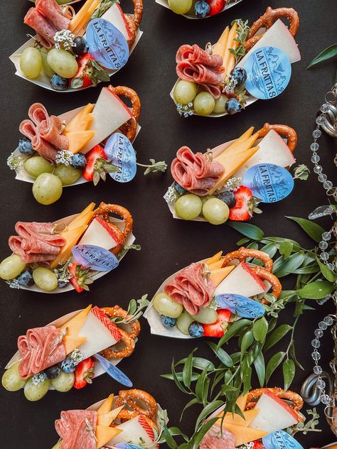 Elegant Charcuterie Boats for Wedding Season | Ozark Charcuterie | Elevate your wedding season cocktail hour with these super simple and easy charcuterie boats. Learn how to craft these stunning charcuterie boats by following our instagram! Beach Wedding Menu Ideas Food, Charcuterie Boats Wedding, Charcuterie Shots, Charcuterie Boats Ideas, Charcuterie Boats, Charcuterie Cart, Elegant Charcuterie, Charcuterie Wedding, Beach Wedding Foods