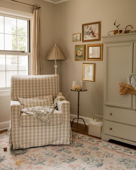 Enter @ourkinandhome’s inviting nursery nook, complete with the Crawford Glider in Tan Gingham. From the floral gallery wall to the antique-inspired furniture, it’s the perfect sweet and cozy corner. 🪟 Nursery Chair Corner, Blue Kids Rooms, Wildflower Nursery Decor, Vintage Style Nursery, Gingham Nursery, Gingham Decor, Nursery Seating, Farmhouse Nursery Decor, Nursery Nook