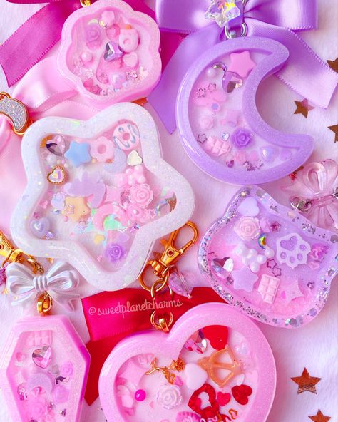 Resin shakers glitter kawaii resin epoxy Kawaii, Kawaii Resin Charms, Resin Charm Ideas, Cute Resin Charms, Resin Shaker Keychain, Resin Kawaii, Shaker Resin, Kawaii Keychains, Resin Things