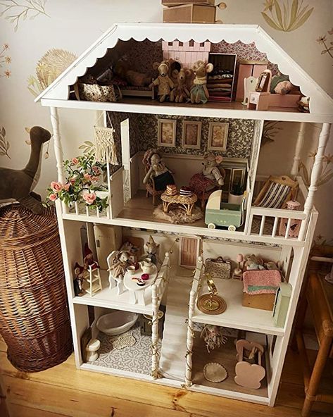 Kidkraft Dollhouse, Elegant Mansion, Maileg Doll House, Dollhouse Bookshelf, Maileg Dolls, Childrens Christmas Gifts, Fairy Bedroom, Doll House Plans, Tiered Cake