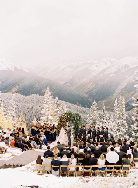 Winter Ceremony Decor, Outside Winter Wedding, Winter Wedding Outdoor, Winter Wedding Trends, Colorado Winter Wedding, Winter Mountain Wedding, Winter Ceremony, Ski Wedding, Outdoor Winter Wedding