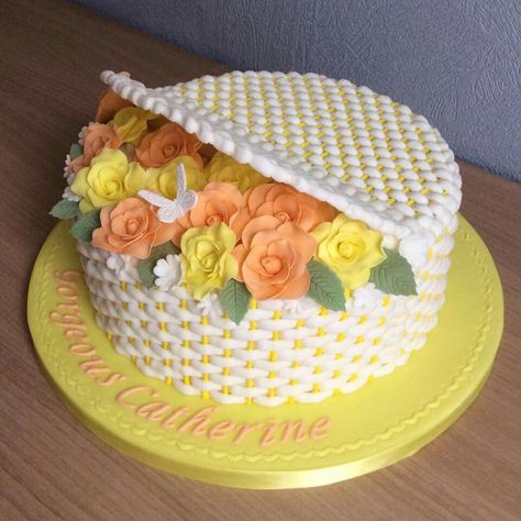 Flower Basket Cake Designs, Basket Cake Design, Basket Of Flowers Cake, Basket Cakes, Flower Cupcake Cake, Basket Weave Cake, Flower Basket Cake, Cake Basket, Basket Cake