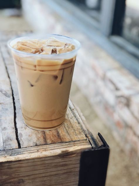 Iced Coffee Pictures, Iced Coffee Photography, Coffee Core, Brown Things, Coffee Recipe Healthy, Coffee Wallpaper, Coffee Obsession, Coffee Pictures, Coffee Decor