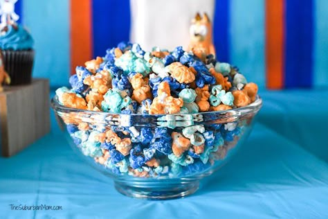 Outside Party Snacks, Snacks For Bluey Party, Bluey Theme Party Snacks, Bluey Birthday Party Pizza, Bluey Themed Birthday Snacks, Bluey Birthday On A Budget, 1st Birthday Party Bluey, Bluey Birthday Party Simple, Bluey Dinner Ideas