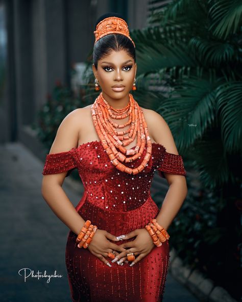 Edo Attire For Women, Igbo Photoshoot Ideas, Edo Bride Hairstyle, First Outing Outfit For Igbo Bride, Delta Igbo Traditional Wedding Attire, Igbo Bride Hairstyles, Edo Bride Outfit, Igbo Hairstyles, African Traditional Wedding Dress Nigerian Bride