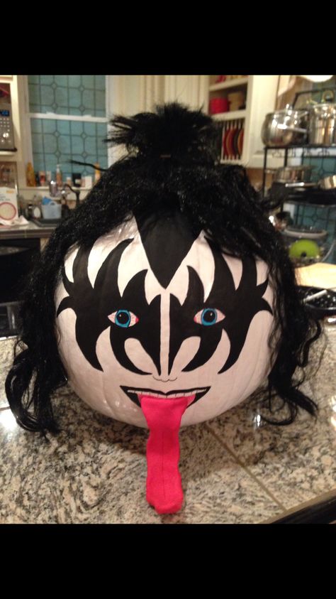 Gene Simmons Kiss pumpkin contest winner Natal, Kiss Pumpkin Painting, Elvis Pumpkin Decorating, Bumpy Pumpkin Painting Ideas, Pumpkin Carving Ideas To Win Contest, Pumpkin No Carving Ideas, Beetle Juice Pumpkin Painting, Cheerleader Pumpkin, No Carve Pumpkin Contest