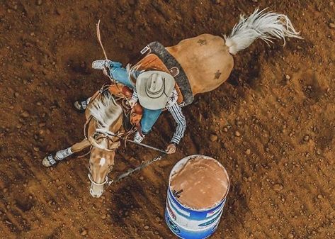 Barrel Racing Aesthetic, Barrel Racing Photos, Barrel Racing Photography, Pole Bending, Foto Cowgirl, Rodeo Time, Cute Horse Pictures, Barrel Racing Tack, Barrel Racing Horses