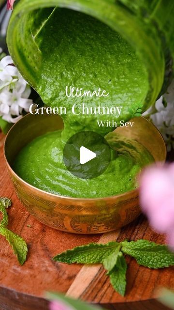 Green Chutney For Chaat, Sandwich Green Chutney Recipe, Green Chutney For Sandwich, Mint Chutney Recipe, Chickpea Noodle, Green Chutney Recipe, Crispy Chickpea, Fried Snacks, Crispy Chickpeas