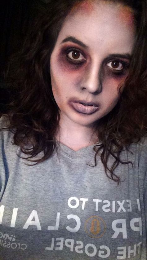 Simple zombie makeup Zombie Makeup Ideas Scary, Zombie Costume Makeup, Zombie Makeup Halloween Easy, Halloween Zombie Makeup Ideas, Zombie Makeup Ideas Easy, Easy Zombie Makeup For Women, Zombie Makeup Women, Zombie Makeup Men, Easy Zombie Makeup For Kids