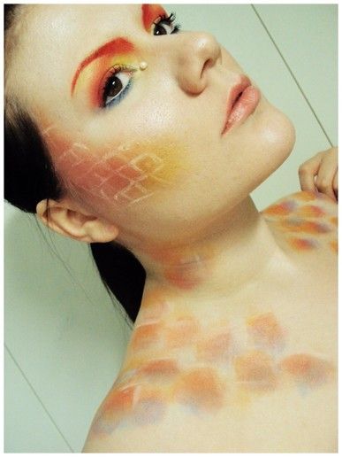 Possible makeup/scales for goldfish Goldfish Makeup, Lorax Makeup, Imagine Ideas, Goldfish Costume, Mermaid Costume Women, Evil Mermaids, Sea Costume, Statement Makeup, Fish Makeup