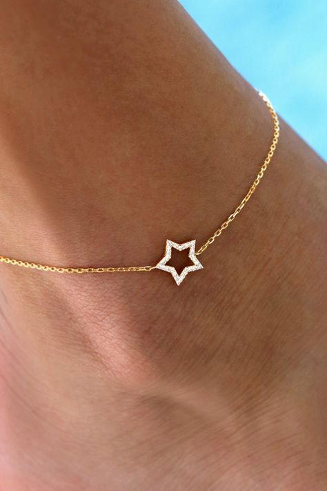 Sparkling steps with this golden star anklet 🌟 #aquaejewels Star Anklet, Golden Star, Diamond Star, Anklets, Gold Jewelry, Sparkle, Stars, Health, Gold