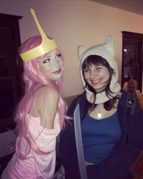 Blonde And Brown Hair Halloween Costumes Couples, Marceline And Princess Bubblegum Halloween Costume, Finn The Human Halloween Costume, Creative Couples Costume Ideas, Aesthetic Couples Costumes, Iconic Duo Halloween Costumes Bff, Wlw Costumes, Halloween Duo Costumes Bff, Bff Halloween Costumes For 2