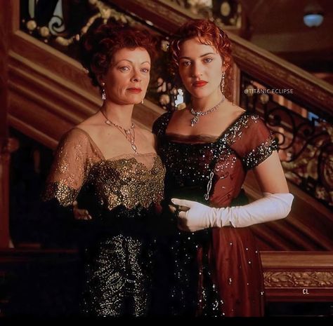 𝐀𝐍𝐔𝐑𝐀𝐃𝐇𝐀 | 𝐓𝐈𝐓𝐀𝐍𝐈𝐂 🌙 on Instagram: “Ruth Dewitt Bukater & Rose Dewitt Bukater 🌹 mom & Daughter @francesfisher #katewinslet #rosedawson #katewinslet #jackdawson…” Dirndl, Titanic Costume, Black Dinner Dress, Titanic Kate Winslet, Titanic Photos, Titanic Dress, Frances Fisher, Titanic 1997, Leo And Kate