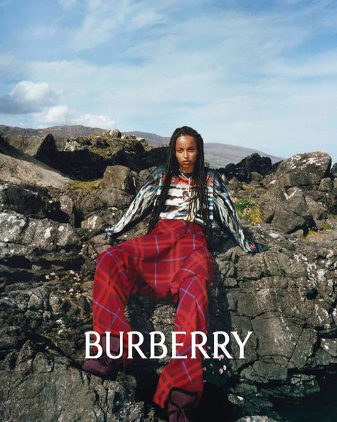 Luxury Brand Ads, Outdoor Fashion Shoot, Burberry Campaign, Chile Fashion, Painting Poses, Minimal Fashion Photography, Horse Shoot, Acne Denim, Tyrone Lebon