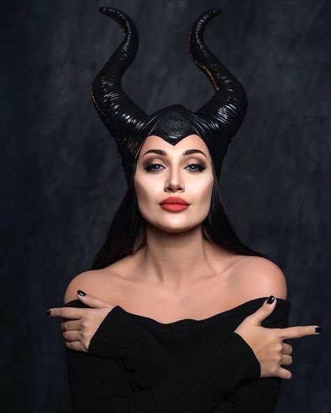 Maleficent Costume Diy, Maleficent Halloween Costume, Maleficent Makeup, Dark Disney Princess, Maleficent Halloween, Disney Princess Makeup, Maleficent Movie, Maleficent Costume, Classy Halloween Costumes