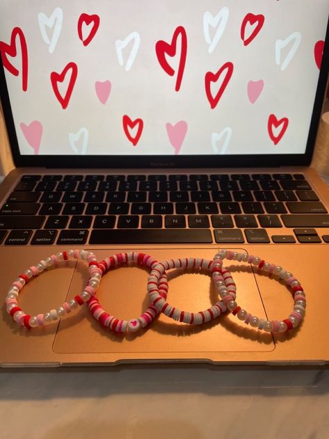 Clay Beads Valentines, Cute Clay Bracelet Ideas Summer, Cute Valentines Bracelets, Valentine’s Day Clay Bracelets, Summer Clay Beads Bracelet, Red Bracelet Ideas Clay Beads, Valentines Day Bracelet Diy, Strawberry Clay Bead Bracelet, Polymer Clay Bracelet Ideas Preppy