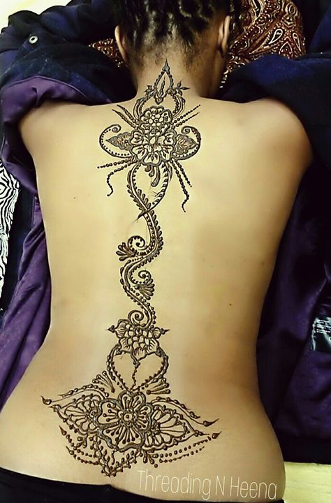 back henna tattoo #backtattoo #backhenna #tattoo Henna Tattoos On Back, Back Henna Tattoo Spine, Henna Spine Designs, Henna Back Tattoos, Henna Spine Tattoo, Back Henna Designs Spine, Henna Tattoo Designs Back, Back Henna Tattoo, Spine Henna