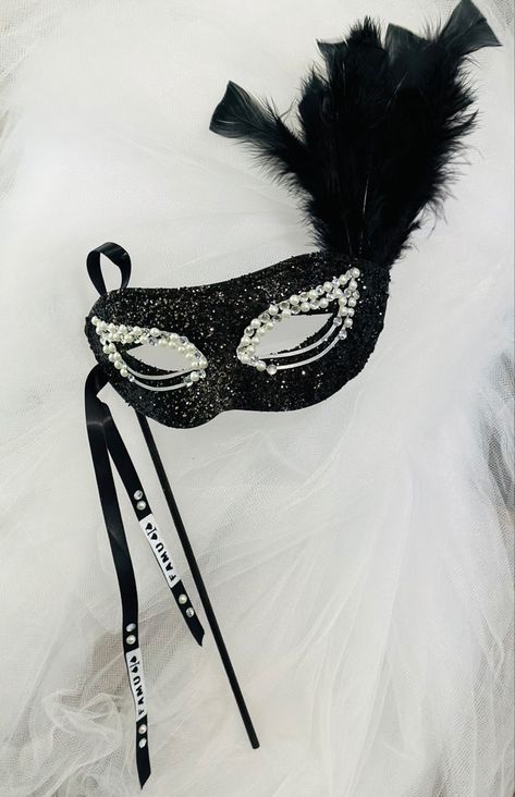 Capitol Inspired Outfits, Diy Mask For Masquerade Ball, Maskerade Mask Ideas, Antifaz Halloween, Diy Masquerade Mask, Soiree Ideas, Masquerade Mask Diy, Masquerade Theme, Ball Mask