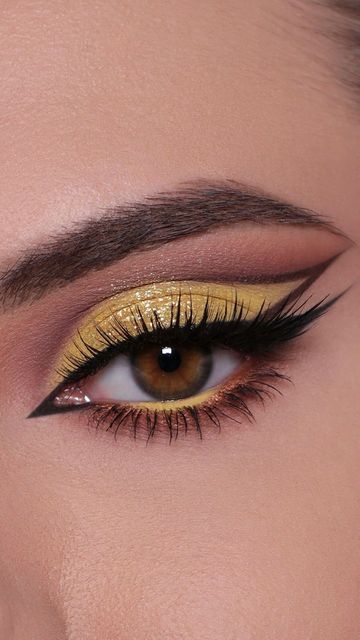 Glam Eye Makeup, Yellow Eye Makeup, Gel Eyeliner Pencil, Yellow Makeup, Yellow Eyeshadow, Rainbow Makeup, Creative Makeup Looks, Eye Makeup Art, Gel Eyeliner