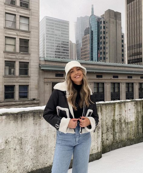 Bucket Hat Winter Outfit, Nyc Aesthetic Winter, Fuzzy Bucket Hat Outfit, Fur Bucket Hat Outfit, Bucket Hat Outfit Winter, Fur Hat Outfit, Hat Outfit Winter, Poland Trip, Winter In The City