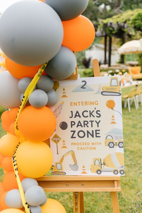 Getting Dirty at Jack's Construction Birthday Party!! • Beijos Events Hard Hat Zone, Construction Backdrop Ideas, Construction Theme Balloons, Construction Birthday Backdrop, Construction Birthday Party Backdrop, Construction Balloon Garland, Construction Balloon Arch, Construction Party Backdrop, First Birthday Balloon Arch