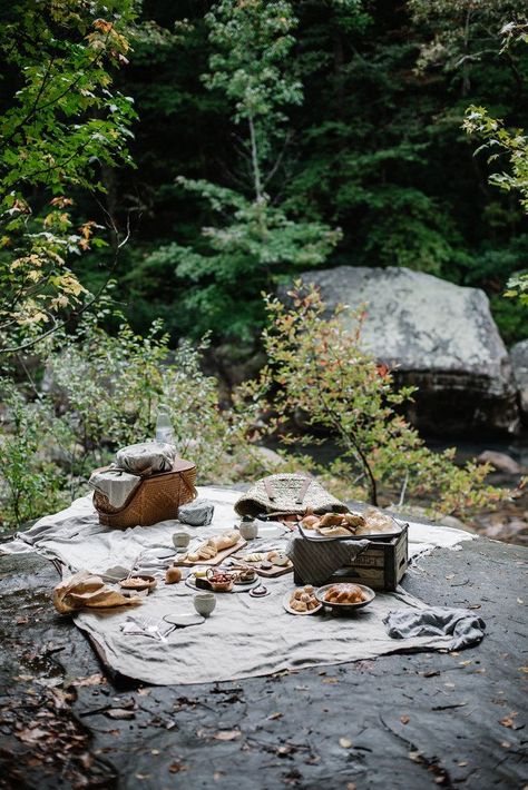 picnic Parsnip Salad, Local Milk, Roasted Fennel, Cow Boys, Picnic Inspiration, Picnic Date, Perfect Picnic, Picnic Time, Outdoor Picnic