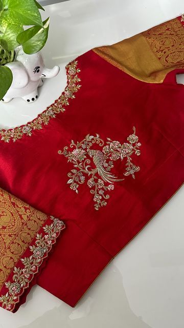 Maggam Blouse Back Neck Designs, High Neck Blouse Maggam Work, High Neck Blouse Designs Maggam Work, New Simple Maggam Work Designs, Banaras Blouse Work Designs, Neck Maggam Work Blouses, Blouse Not Designs, Simple Works On Blouses, Blouse Work Designs Embroidery