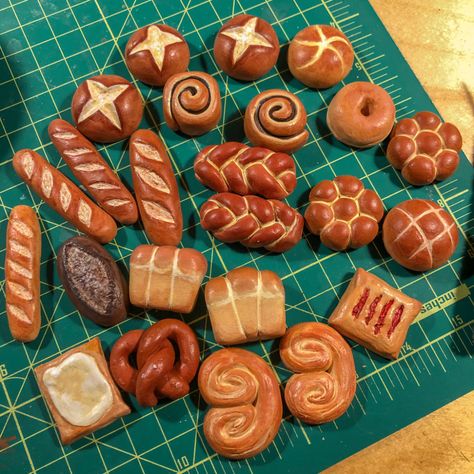 Clay Crafts Miniature, Art Ideas Clay, Miniature Clay Food, Oven Baked Clay Projects, Oven Baked Clay Ideas, Clay Food Sculpture, Clay Food Easy, Ceramic Food, Oven Bake Clay Ideas