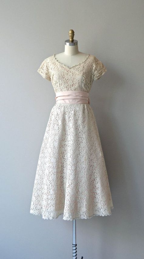 Cotton Lace Dress, Kiss Dress, 1950s Dresses, Vintage Fashion 1950s, Vintage 1950s Dress, 20th Century Fashion, Blouse Skirt, Fashion 1950s, Vintage 1950s Dresses