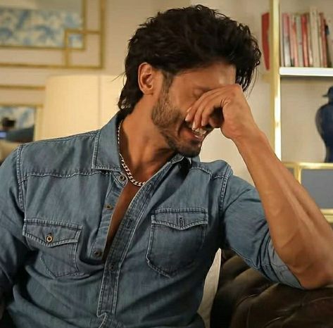 Vidyut Jamwal Hairstyle, Vidyut Jamwal, Bing Bong, Unlikely Friends, Cute Love Images, Love Images, Hottest Celebrities, Cute Love, Mens Hairstyles