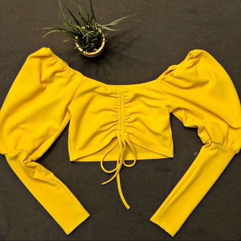 Yellow Crop top Yellow Wishlist, Crop Top Off Shoulder, Nice Clothing, Yellow Crop Top, Yellow Top, Shein Tops, Instagram Inspiration, Crop Tee, Cool Outfits