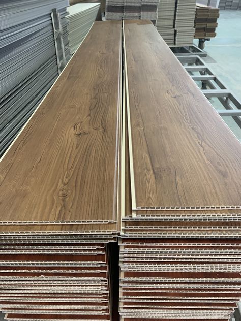 Wooden Pvc Ceiling Design, Ceiling Cladding Ideas, Modern Wood Ceiling Design, Wpc Ceiling Design, Ceiling Wood Panels, Pvc Panel Ceiling Design, Pbc Design, Pvc Wooden Ceiling, Wood Ceiling Design