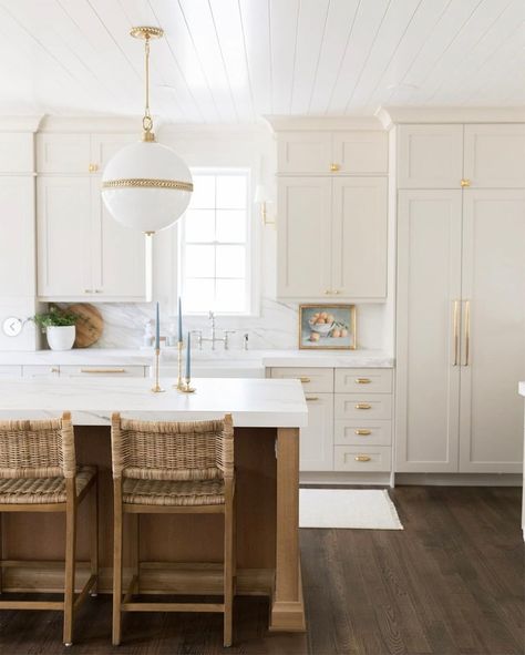 Do you love the look of white oak kitchen cabinets? These examples will provide plenty of ideas and inspiration for your own kitchen, whether you're planning a full remodel or just want ideas for the future!rn