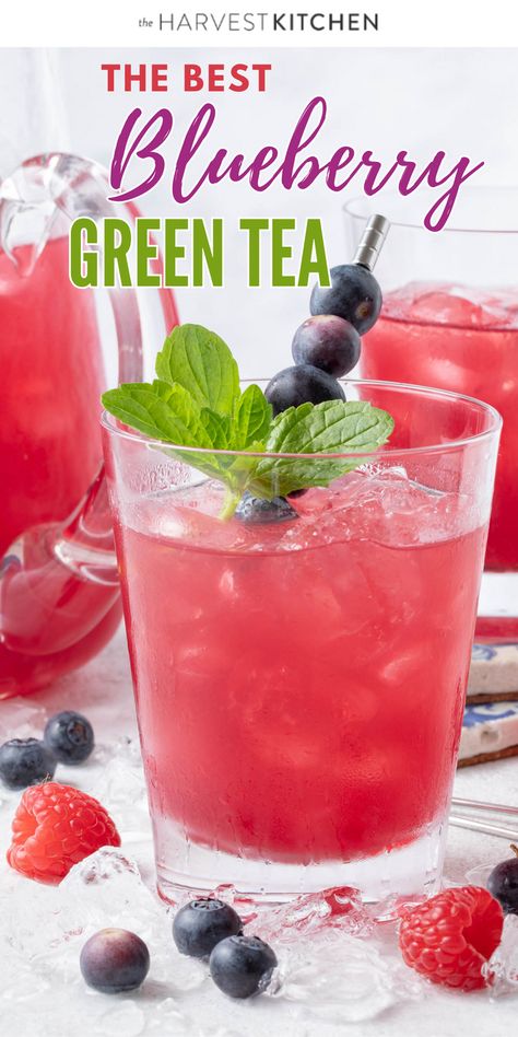 Iced Antioxidant Rich Blueberry Green Tea is a light and refreshing drink that you’ll want to sip on all day long! This easy iced green tea recipe is made with blueberries blended with green tea and sweetened with honey. Iced Green Tea Limeade, Infused Green Tea Recipes, Infused Green Tea, Blueberry Sweet Tea, Cold Green Tea Drinks, Fruit Green Tea Recipes, Green Tea Drinks Healthy, Green Tea Recipes Iced, Green Tea Flavors