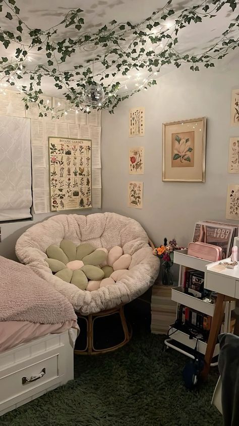 Zimmer Diy, Dream Bedroom Inspiration, College Dorm Room Decor, Dorm Room Inspiration, Room Redesign, Pinterest Room Decor, Redecorate Bedroom, Cozy Room Decor, Pretty Room