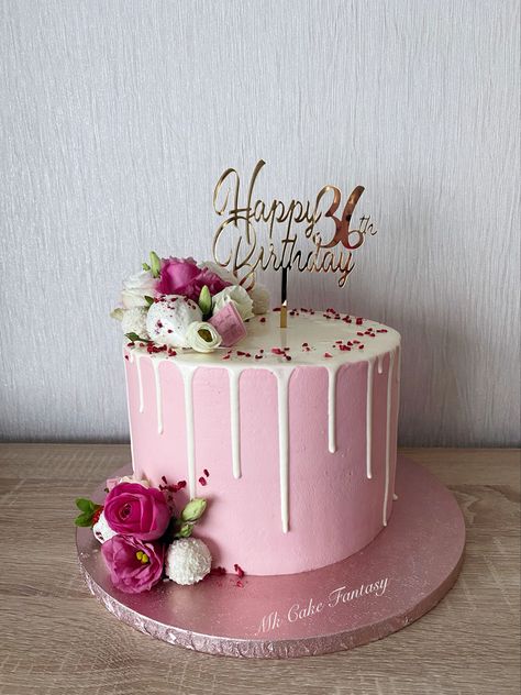 #birthday #cake #topper #flowers Birthday Cake Real Flowers, Birthday Cake With Real Flowers, Cake With Real Flowers, Cake Topper Flowers, Birthday Cale, Flower Cake Design, Halloween Birthday Cakes, Bday Cake, Cake Designs Birthday