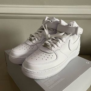 Nike | Shoes | Air Force Mid | Poshmark Обувь Air Jordan, Tenis Nike Air, Boty Nike, White Nike Air, Skor Sneakers, Nike Shoes Air Force, Trendy Shoes Sneakers, Dr Shoes, Basket Style