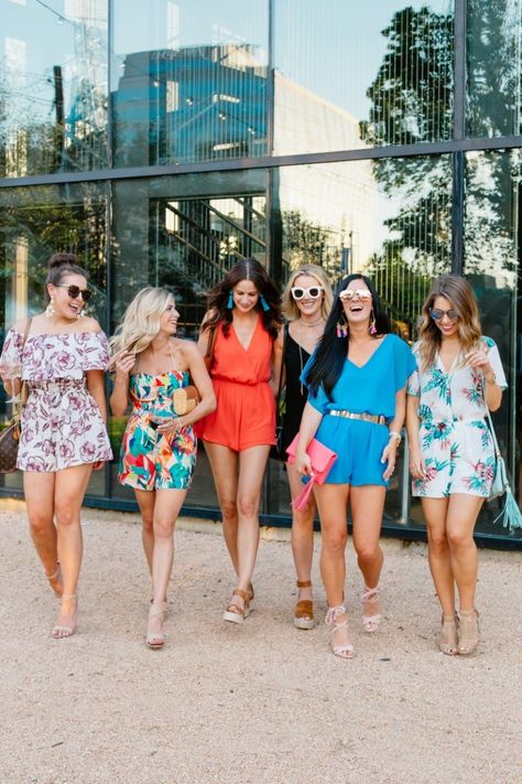 Mom Party Outfit, Outdoor Party Outfit Spring, Casual Pool Party Outfit, Vegas Outfit Ideas Summer, Pool Outfit Ideas, Outdoor Party Outfits, Summer Vegas Outfit, Pool Outfits, Mom Body