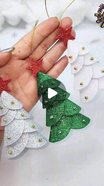 How To Make A Christmas Ornament, Craft For Christmas For Kids, Decor For Christmas Ideas, Christmas Decor Ideas Kids, How To Make Christmas Decorations, Ideas Con Goma Eva, Ideas Para Navidad Manualidades Faciles, Christmas Decor Ideas Paper, How To Make Christmas Ornaments