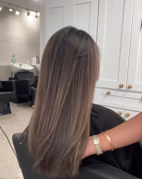 Pramenovi Brown Hair, Brown Ashy Balayage, Brown Hair Ashy Highlights, Creamy Brunette Hair, Beige Balayage On Brown Hair, Brown Highlights Straight Hair, Dyed Light Brown Hair, Ash Brown Highlights On Brown Hair, Brown Straight Hair With Highlights