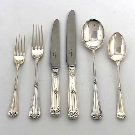 Silver Cutlery Set, Knives And Forks, Entertainment Closet, Cutlery Table Setting, Aesthetic Cutlery, Fancy Cutlery, Modern Silverware, Antique Cutlery, Silver Utensils