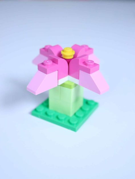 Lego Ideas To Build Easy Step By Step, Lego Building Ideas Easy, Simple Lego Creations, Simple Lego Builds, Easy Lego Builds, Lego Ideas To Build Easy, Flower Bouquet Sunflower, Lego Flower Bouquet, Lego Minion