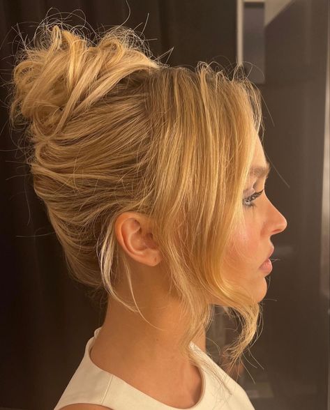 Lily Rose Depp Updo, Lily Rose Depp The Idol Hair, Lily Rose Drop Hair, Lily Rose Depp Hairstyles, Loose High Bun, 90s Wedding Hair, Court Hairstyles, Lily Rose Depp Hair, Messy Updo Hairstyles